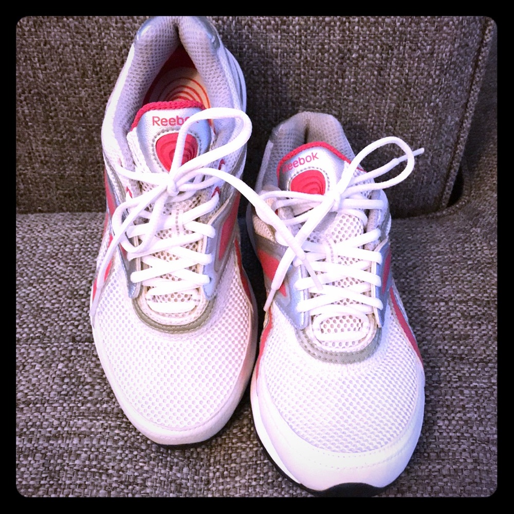 Reebok EasyTone Sneakers 💗